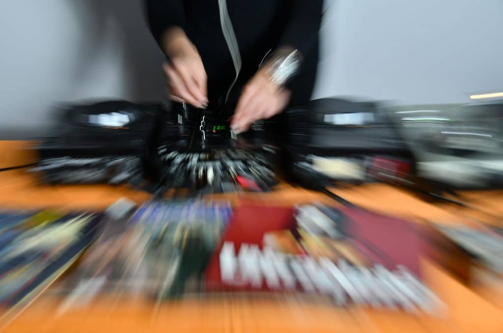 profesora-dj-canarias-desiree-santana